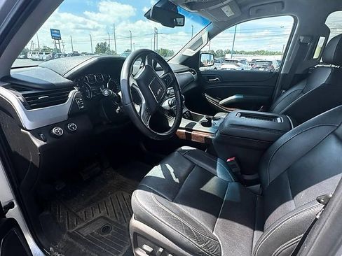 Used 2017 GMC Yukon SLT AWD/4WD image 7