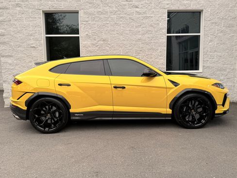 Used 2023 Lamborghini Urus Performante AWD/4WD image 41