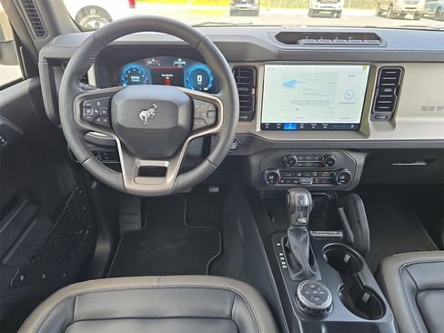 New 2025 Ford Bronco Outer Banks w/ Sasquatch Package image 9
