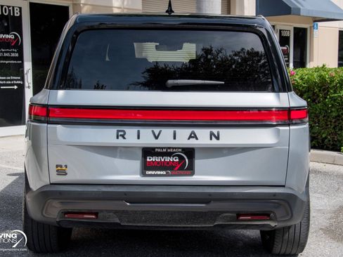 Used 2025 Rivian R1S Premium AWD/4WD image 21