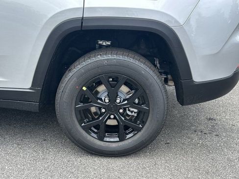 New 2026 Jeep Grand Cherokee Altitude RWD image 19