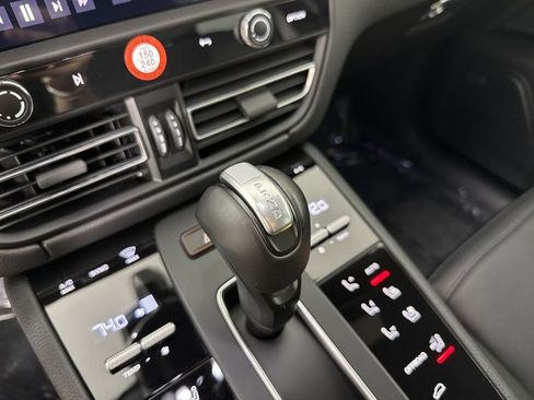 Certified 2026 Porsche Macan AWD/4WD image 32