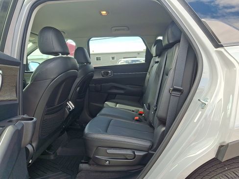 Used 2023 Kia Sorento S AWD/4WD image 10