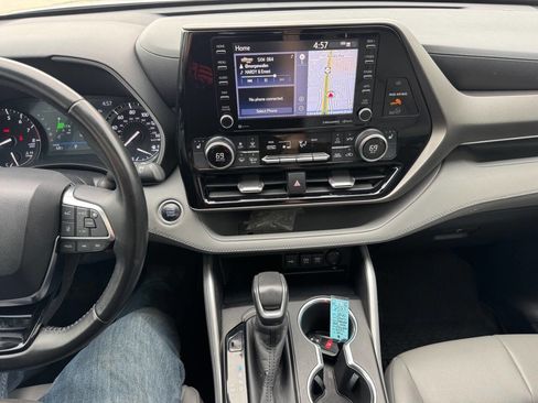 Used 2020 Toyota Highlander XLE image 18