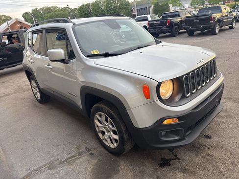 Used 2017 Jeep Renegade Latitude AWD/4WD image 6