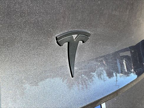 Used 2021 Tesla Model Y Long Range image 9