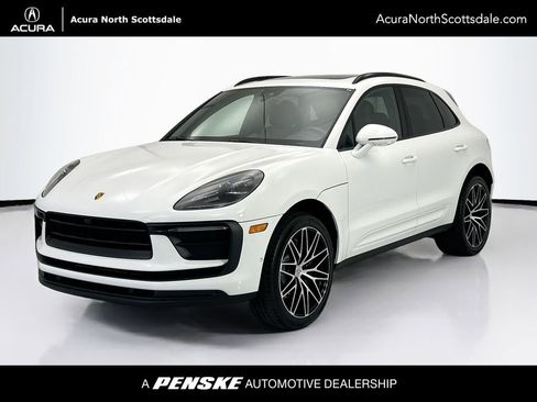 Used 2022 Porsche Macan AWD/4WD image 1
