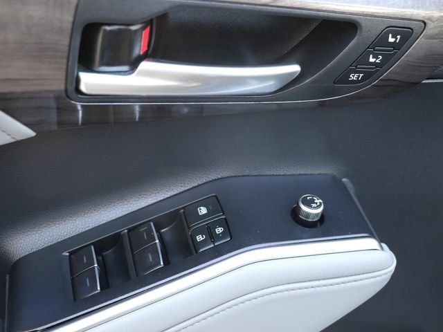 Used 2021 Toyota Highlander Platinum AWD/4WD image 19