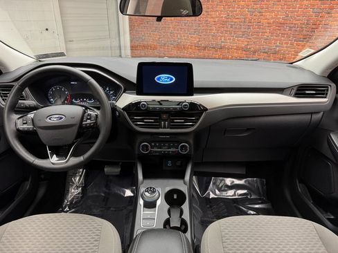 Used 2022 Ford Escape SE w/ SE Sport Appearance Package image 12