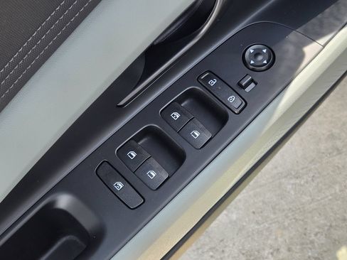 Used 2025 Hyundai Elantra Limited FWD image 8