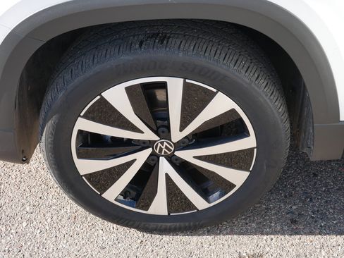 Certified 2022 Volkswagen Taos SE image 15