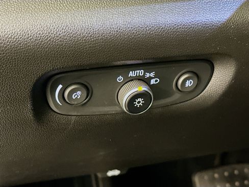 Used 2021 Chevrolet Traverse LT image 17