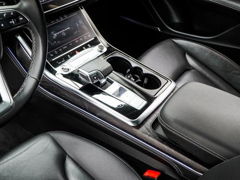 Used 2023 Audi Q8 Prestige image 16