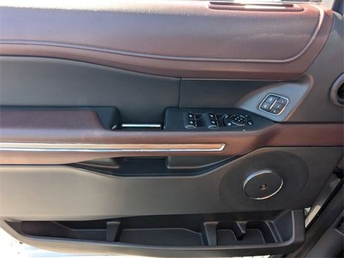Used 2023 Ford Expedition Max Limited image 37