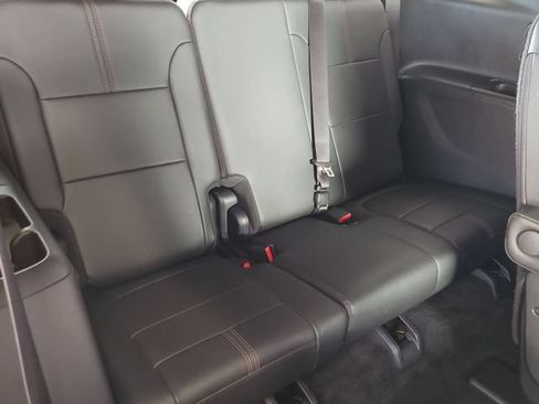 Used 2023 Chevrolet Traverse RS FWD image 28