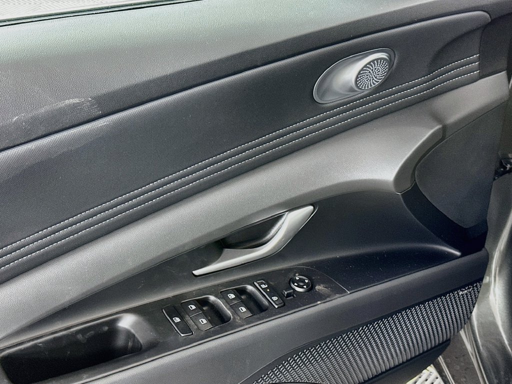 New 2026 Hyundai Elantra Limited FWD image 19