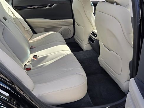 Certified 2022 Genesis G80 2.5T image 16