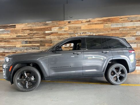 Used 2022 Jeep Grand Cherokee Altitude image 9