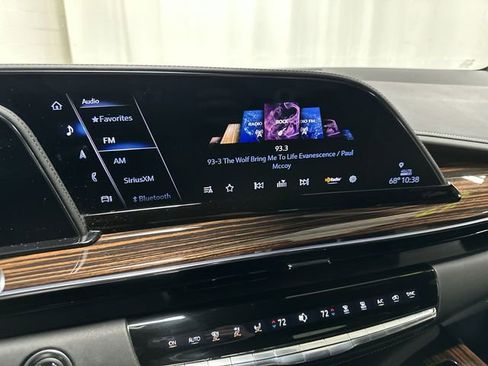 Used 2023 Cadillac Escalade Premium Luxury image 11
