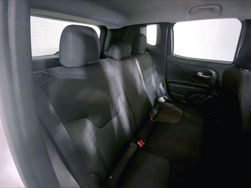 Used 2023 Jeep Renegade Latitude image 23