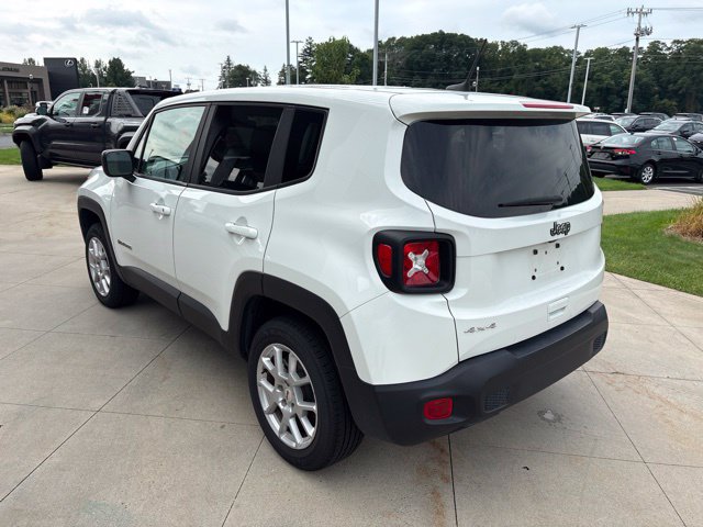Used 2023 Jeep Renegade Latitude AWD/4WD image 5