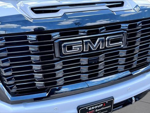 Used 2024 GMC Sierra 2500 Denali Ultimate AWD/4WD image 30