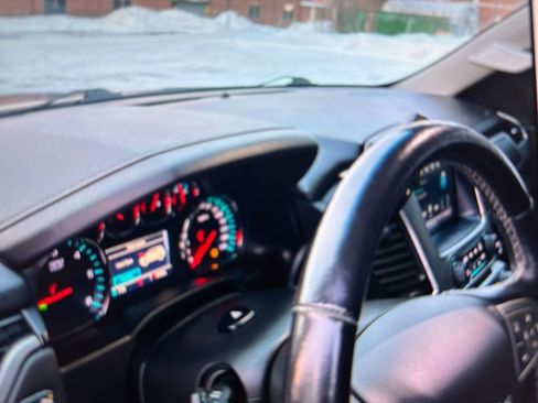 Used 2018 Chevrolet Suburban LT w/ LT Signature Package image 9