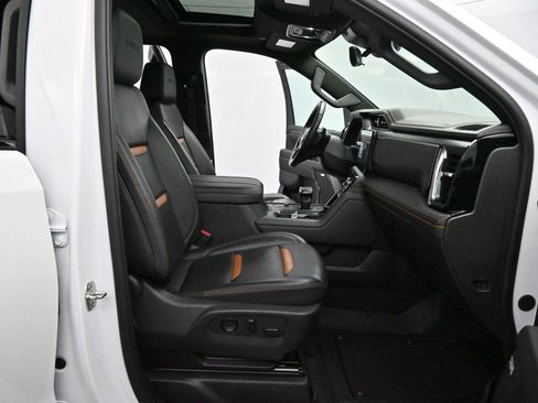 Used 2025 GMC Sierra 1500 AT4 w/ AT4 Premium Package AWD/4WD image 31