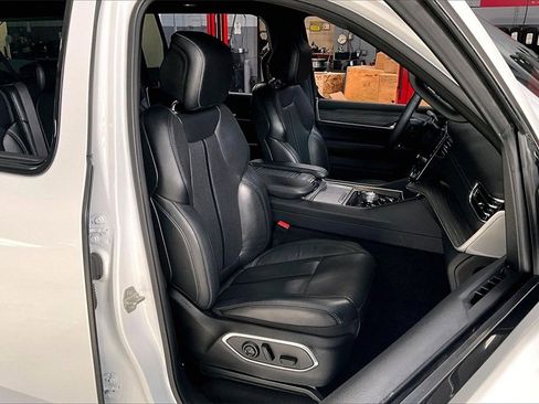 Used 2024 Jeep Wagoneer L Series II w/ Flexible Seating Group image 6