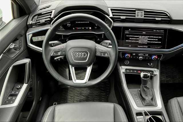 Used 2022 Audi Q3 2.0T Premium Plus w/ Premium Plus Package AWD/4WD image 5