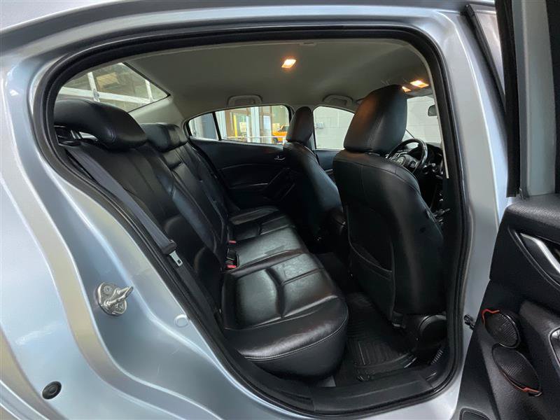 Used 2018 MAZDA MAZDA3 Touring FWD image 25