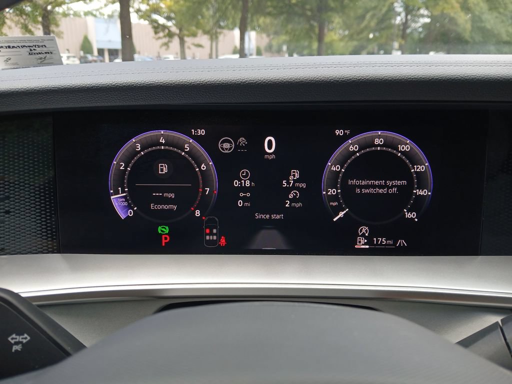 Used 2026 Volkswagen Tiguan SE w/ Panoramic Sunroof Package AWD/4WD image 17