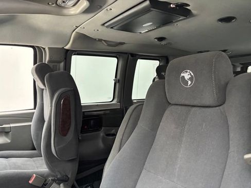 Used 2019 Chevrolet Express 2500 RWD image 20