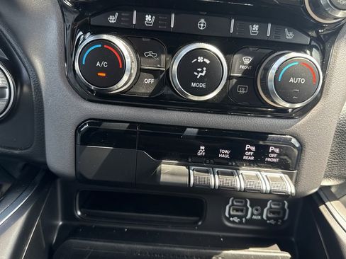 Used 2022 RAM 1500 Laramie AWD/4WD image 36