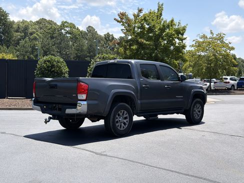 Used 2019 Toyota Tacoma SR5 RWD image 3