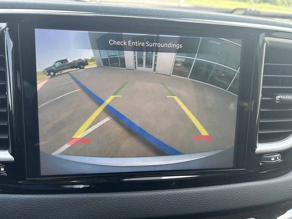 Used 2024 Chrysler Pacifica Touring-L FWD image 13