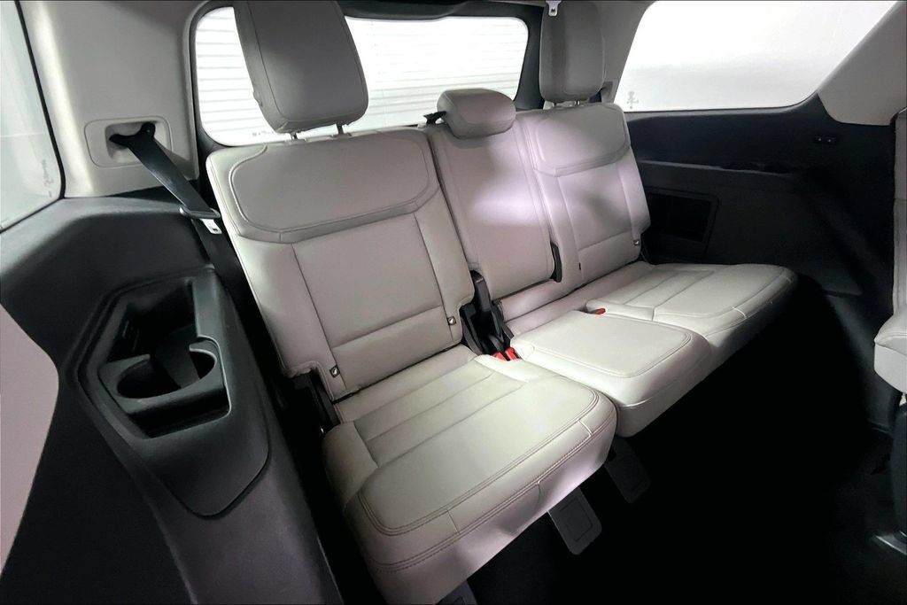 Used 2025 Ford Expedition Active AWD/4WD image 28