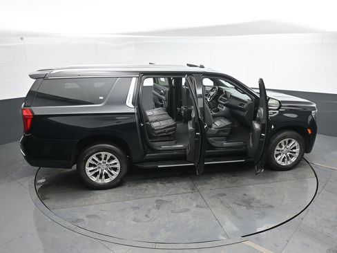 Used 2023 GMC Yukon XL SLT image 49
