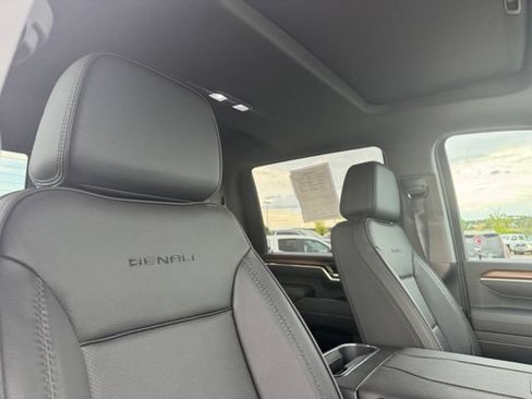 Used 2025 GMC Sierra 2500 Denali w/ Denali Reserve Package AWD/4WD image 30