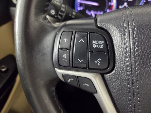 Used 2019 Toyota Highlander XLE FWD image 17