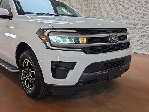 Used 2023 Ford Expedition Max XLT image 7