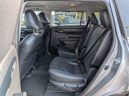 Certified 2025 Toyota Highlander XLE AWD/4WD image 20