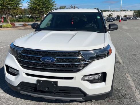 Used 2022 Ford Explorer XLT w/ Equipment Group 202A image 22