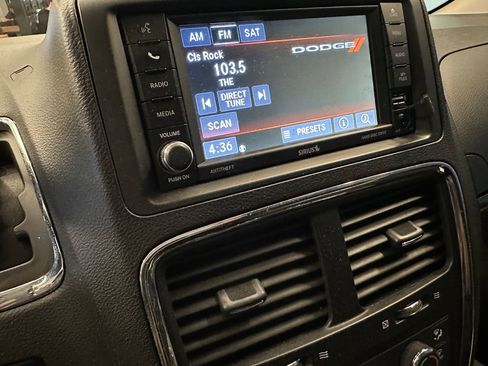 Used 2018 Dodge Grand Caravan SE w/ UConnect Hands-Free Group FWD image 13