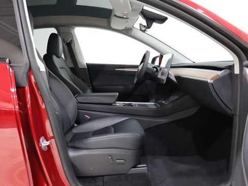 Used 2024 Tesla Model Y Long Range RWD image 37
