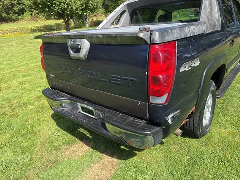 Used 2004 Chevrolet Avalanche 4x4 image 20