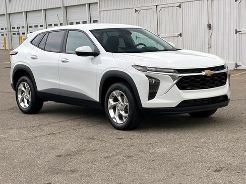 Certified 2024 Chevrolet Trax LS w/ LS Convenience Package FWD image 9