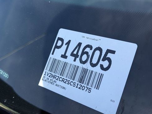 Used 2025 Volkswagen Atlas SE image 32