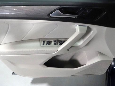 Used 2023 Volkswagen Tiguan SE FWD image 54