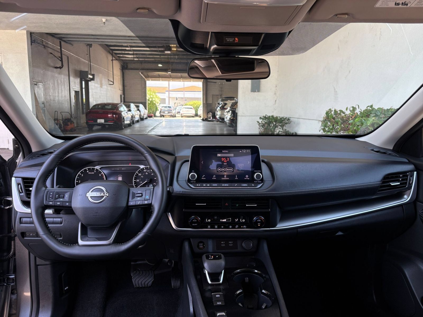 Used 2025 Nissan Rogue SV FWD image 34